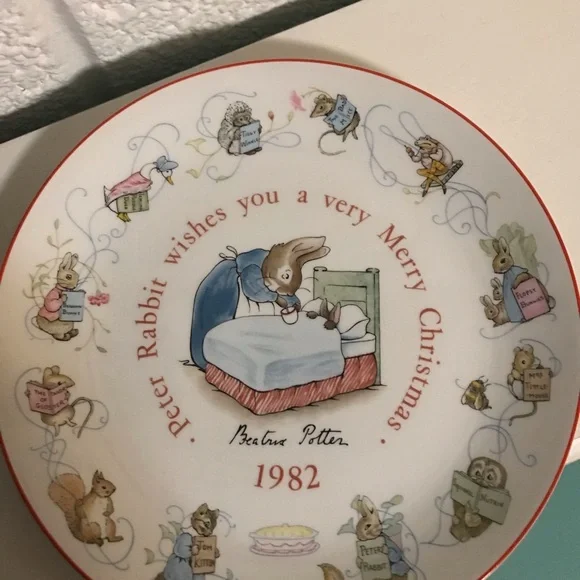 Peter Rabbit Christmas Plate - Picture 3 of 3